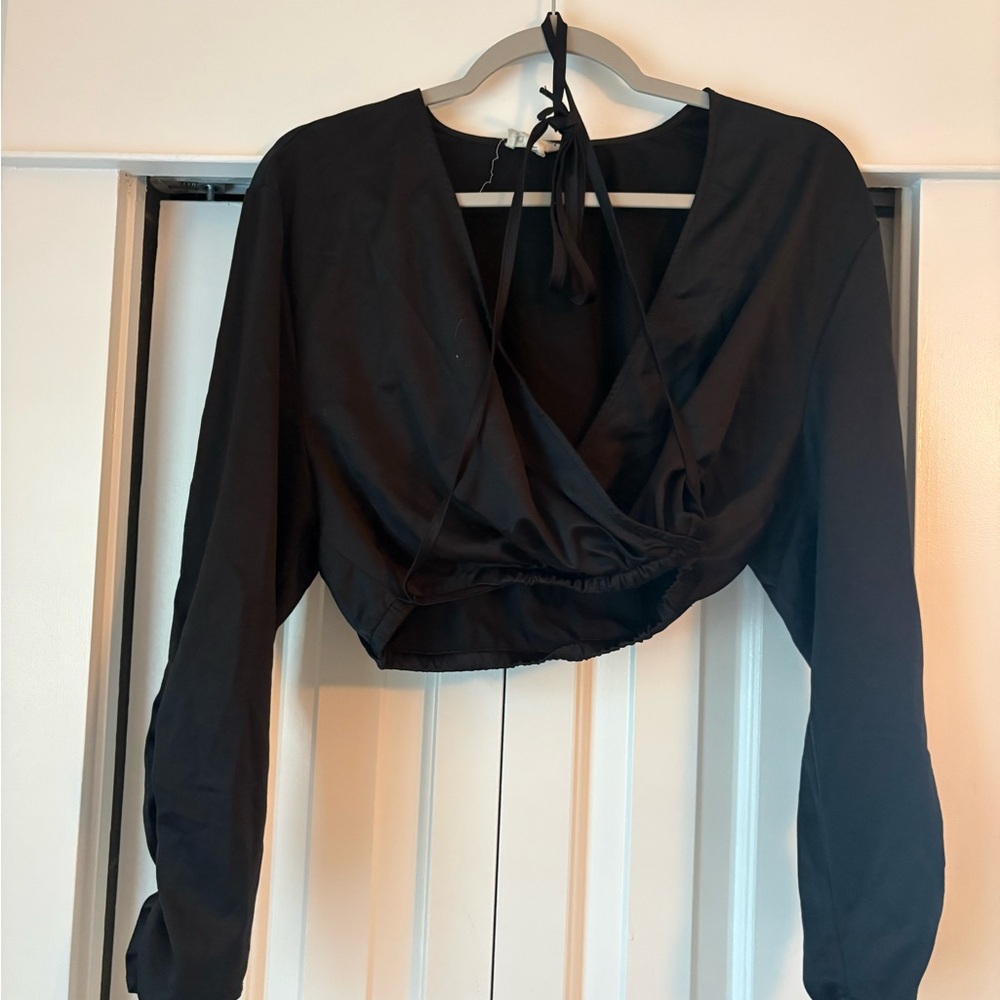 Chic Black Long Sleeve Crop Top